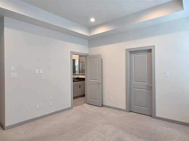 Building Photo - 611 Emile St