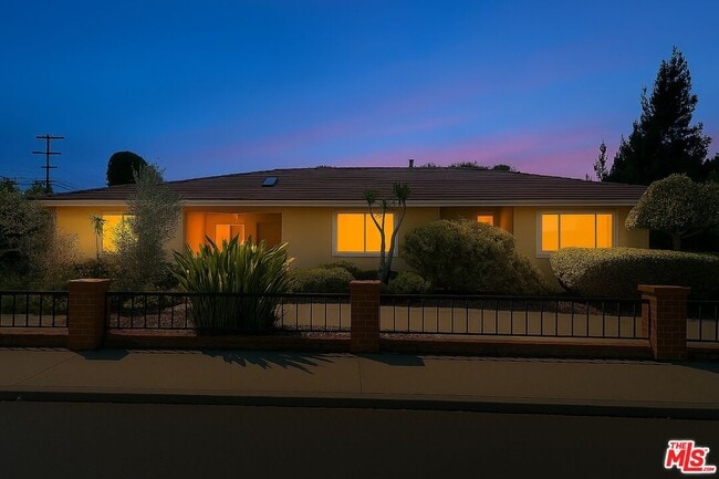 Primary Photo - 13104 Magnolia Blvd