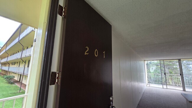 Building Photo - Ridgecrest ~ Spacious 2 Bedroom w/ 2 Reser...