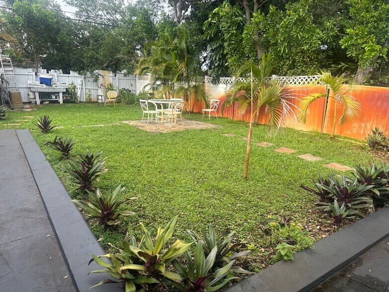 Building Photo - 7121 Taft St