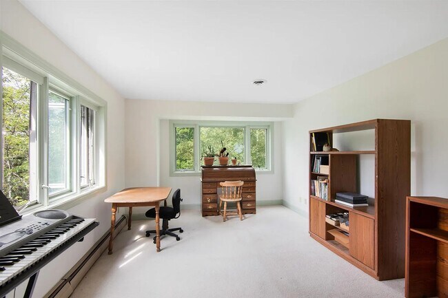 Building Photo - 5BD/3BA Beautiful House in South Burlington