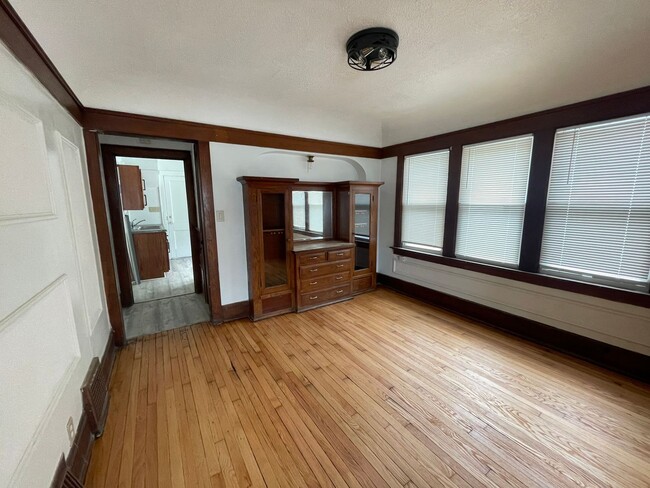 Building Photo - 3600-3602 N Port Washington Rd