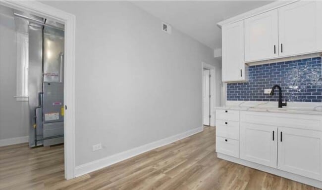 Building Photo - 957 N Central Park Ave