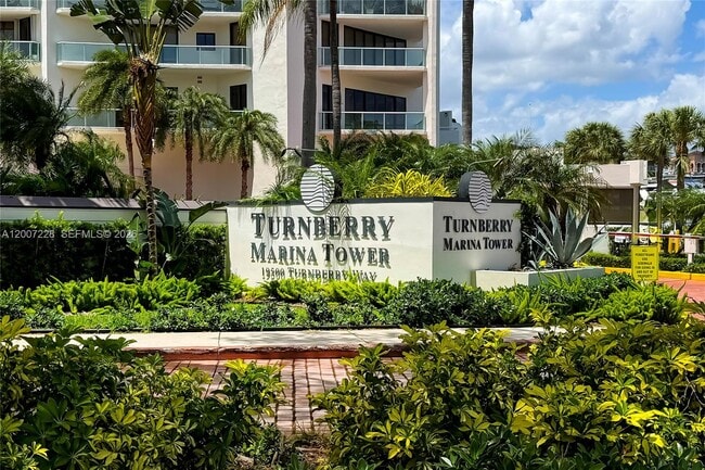 Building Photo - 19500 Turnberry Way