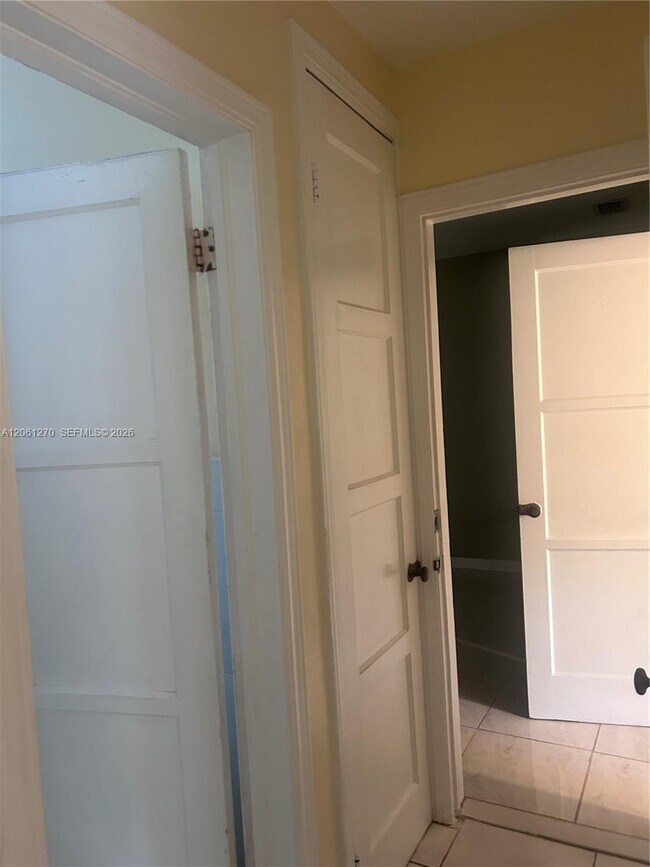 Building Photo - 11108 Peachtree Dr