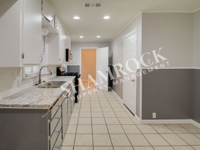 Building Photo - 3 bedroom home in Waco!