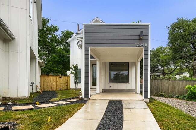 Building Photo - 3204 Overcup Oak Dr