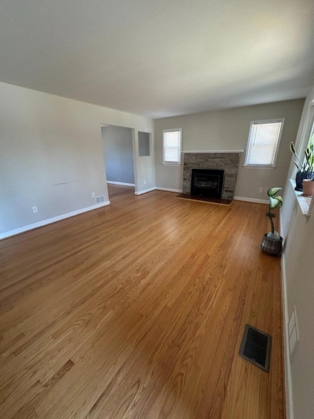 Building Photo - 5118 Avoca Ave