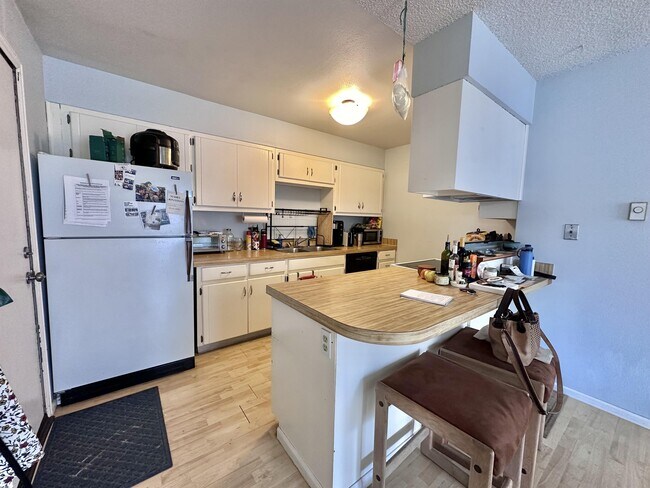 Building Photo - 4107 Hayes Cir