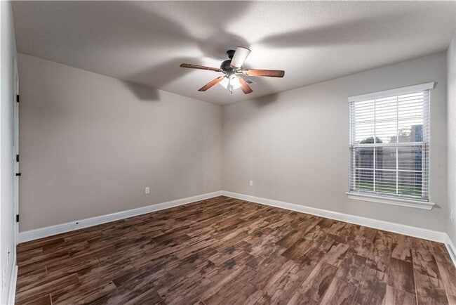 Building Photo - 2091 Eagle Dr