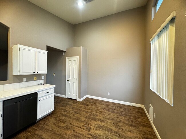 Building Photo - Charming  3-bedroom, 2-bathroom