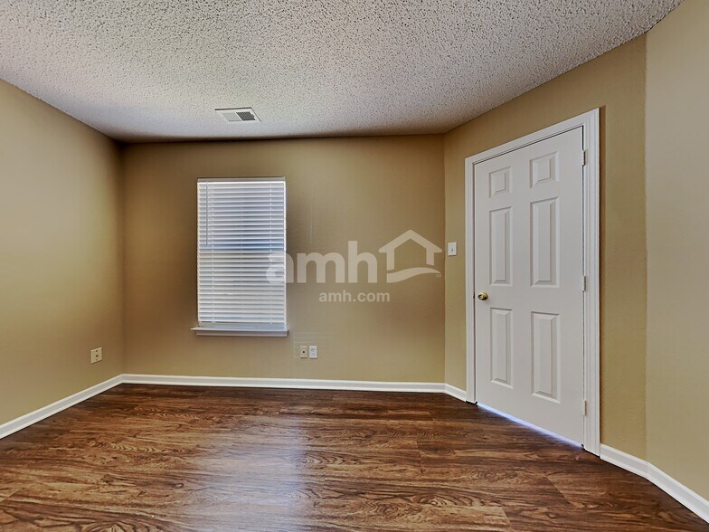 Building Photo - 10981 Clear Spring Dr