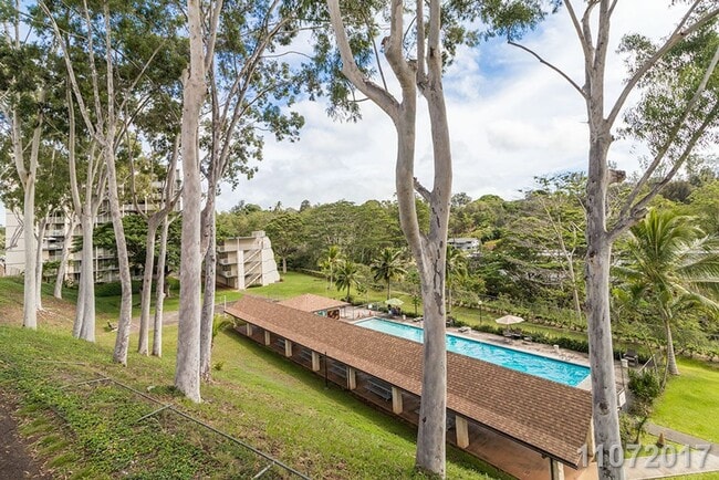 Building Photo - Move-In Ready 1-Bedroom 1 Bath Condo in Ce...