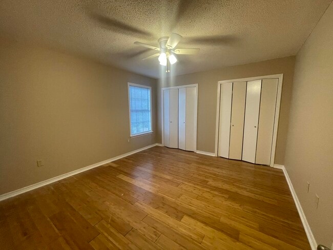 Building Photo - 421 Juniper Dr