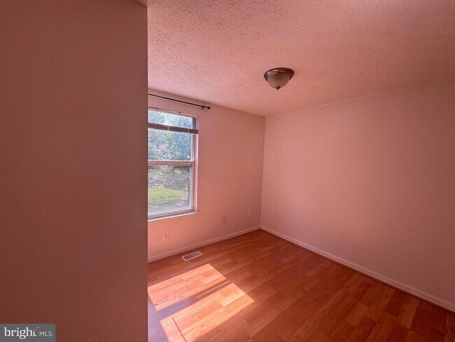 Building Photo - 1727 Sundance Dr