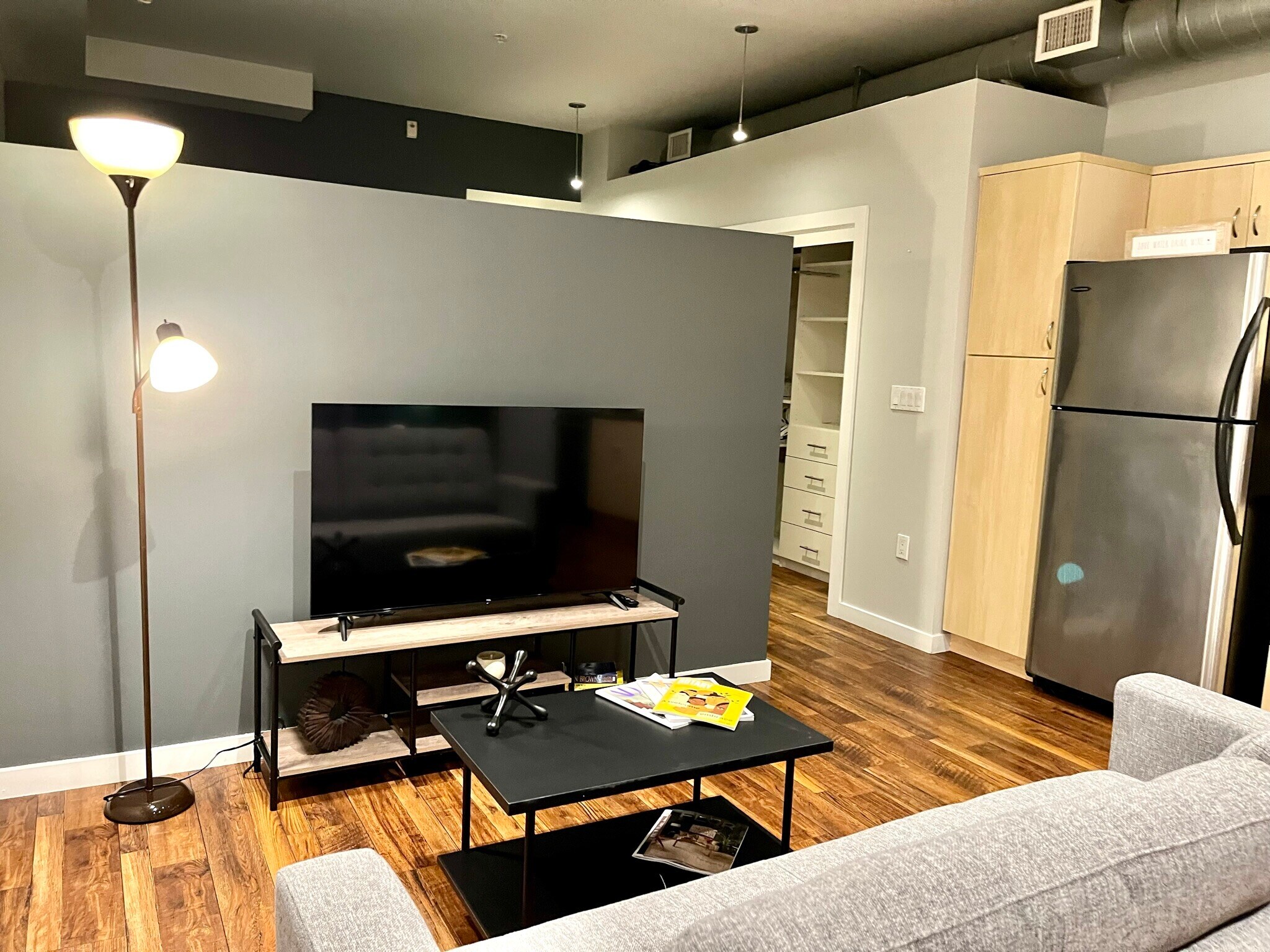 Building Photo - 889 Date St