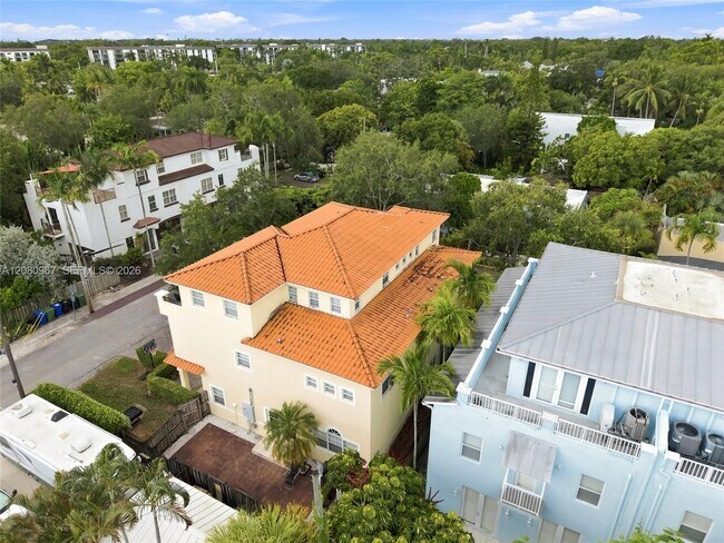 Building Photo - 913 SW 8th St