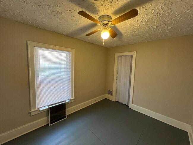 Building Photo - 808-810-810 Reinhard Ave