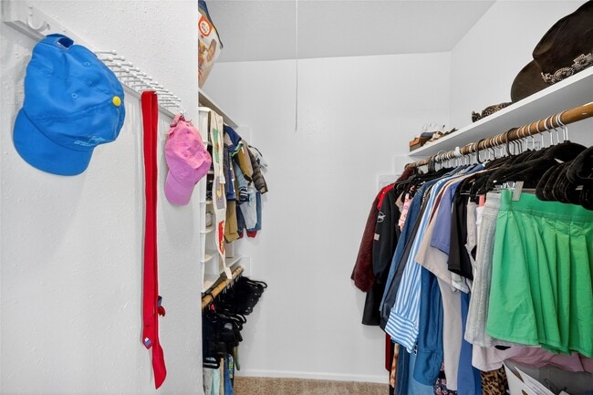 Building Photo - 6975 Chasewood Dr