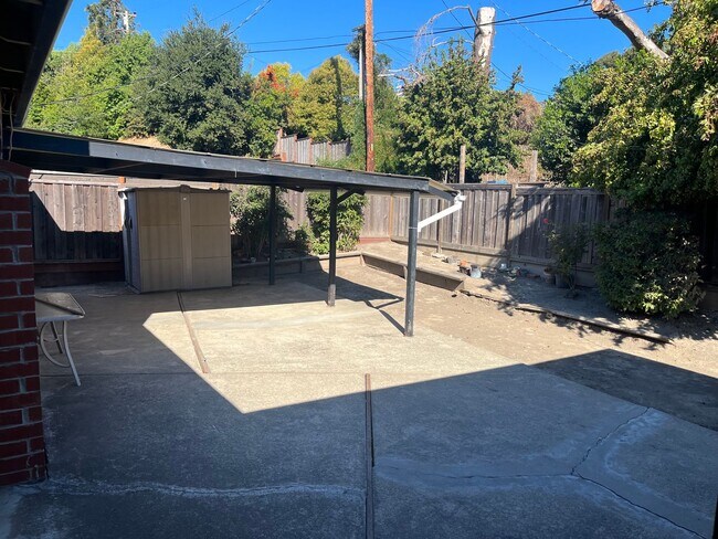 Building Photo - 4 Bedroom Ranch Style Home in Quiet El Sobrante Neighborhood