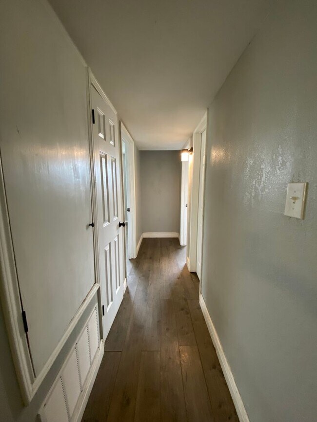 Building Photo - Large family home in Grape Creek!