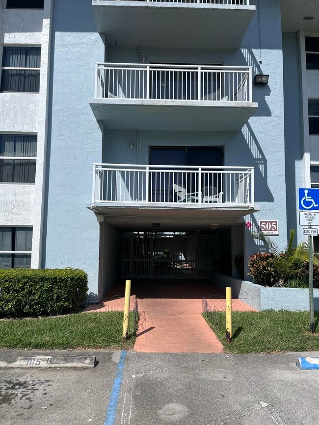 Building Photo - 505 S Pine Island Rd