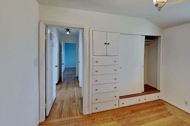 Building Photo - 1716 Marin St