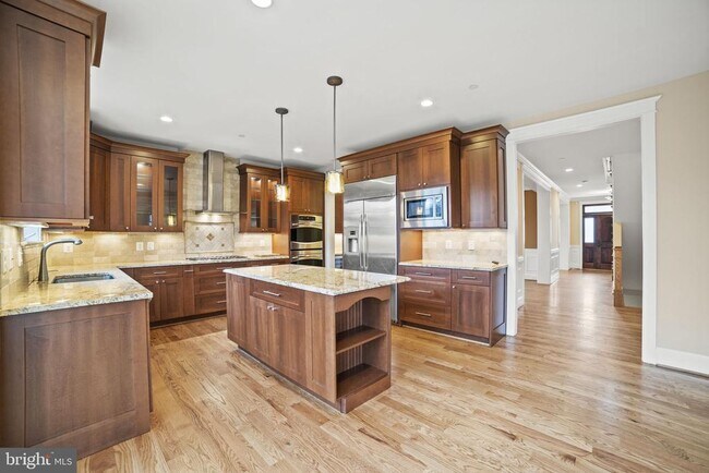 Building Photo - 5709 Wilson Ln