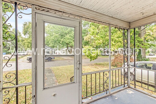 Building Photo - 4925 Crittenden Ave