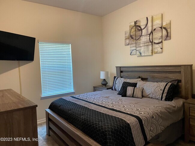 Building Photo - 1515 Golden Lake Loop