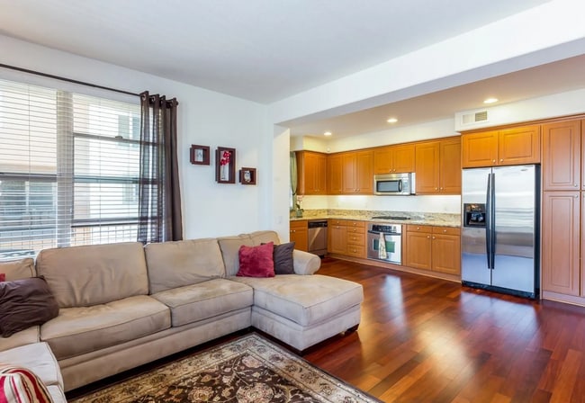 Building Photo - BRIGHT & PRIVATE, END CORNER UNIT, 2BR/2.5...