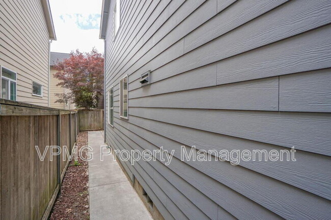 Building Photo - 423 NW 153rd St