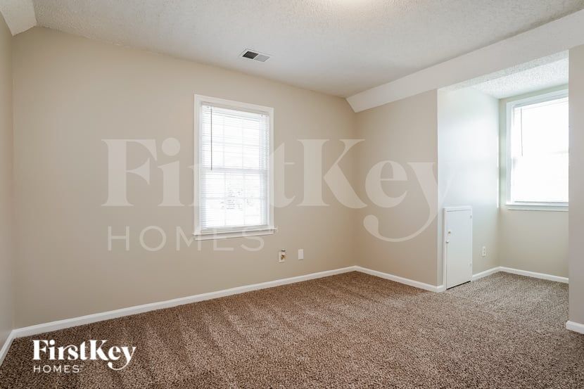 Building Photo - 6700 River Hills Dr