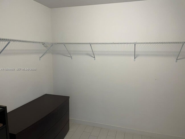 Building Photo - 999 SW 1st Ave