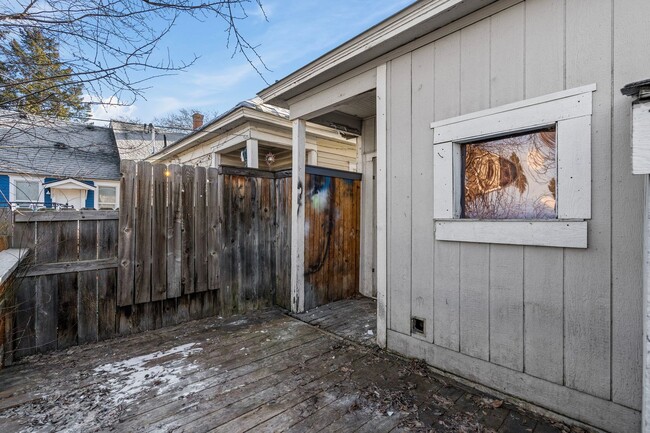 Building Photo - Cozy 2/1 Home Near Kendall Yards