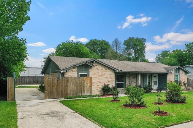 Building Photo - 12718 Summer Mill Dr