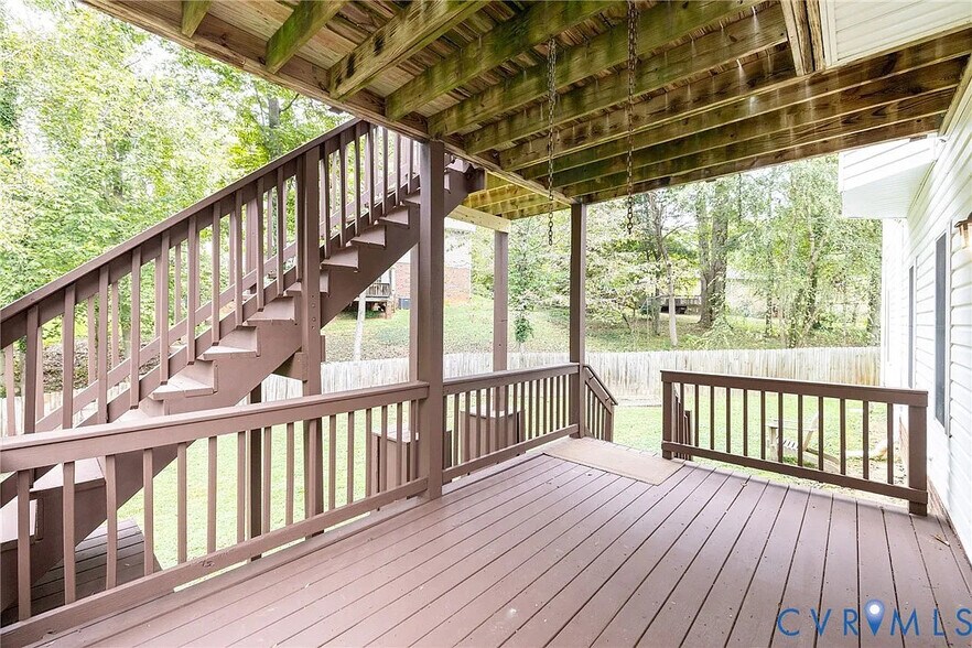 bottom deck - 3620 Tanby Rd