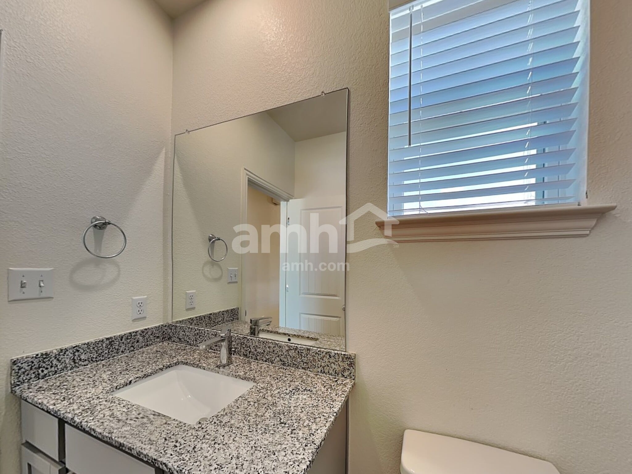 Building Photo - 2718 Meadowood Heights