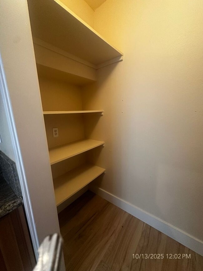 Building Photo - 2 Bedroom Condo