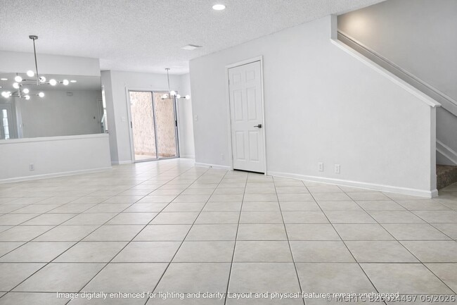 Building Photo - 703 Crosswinds Dr