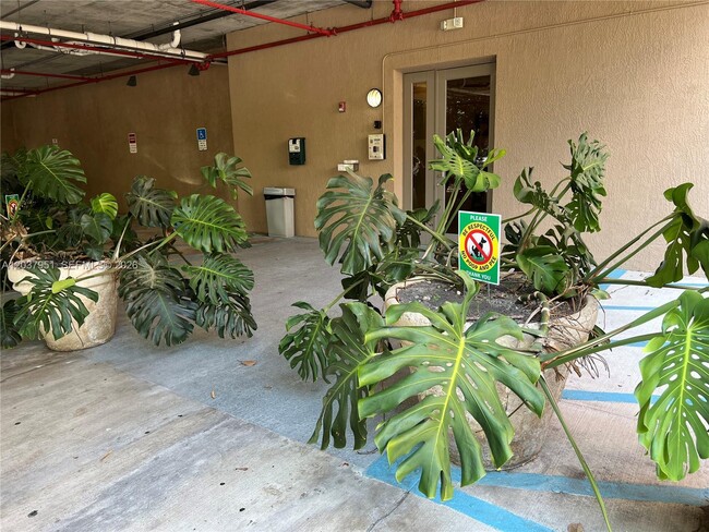 Building Photo - 2630 SW 28th St