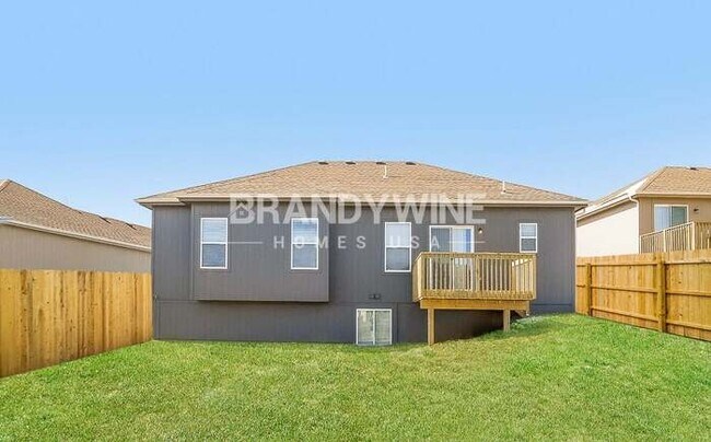 Building Photo - APPLY NOW! 5BED 3BATH