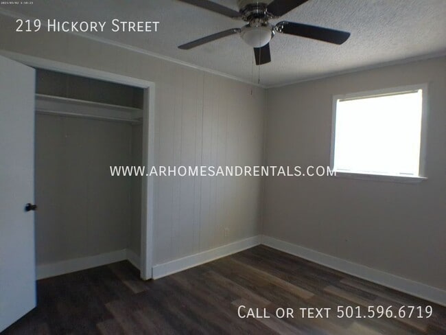 Building Photo - 219 Hickory St