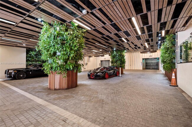 Building Photo - 1451 Brickell Ave