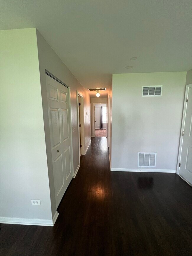Building Photo - 358 Woodview Cir