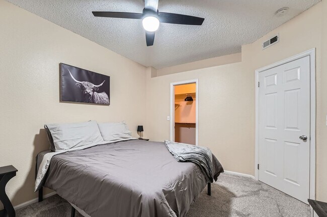 Building Photo - 7430 Singing Hills Dr