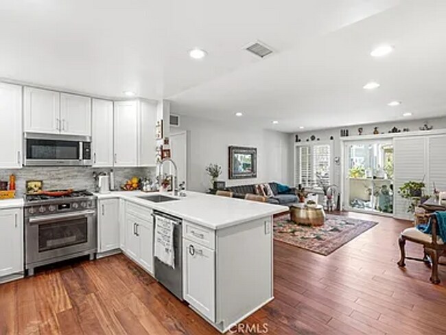 Building Photo - Newly Renovated 2BD Condo in Gated Community Now Available!