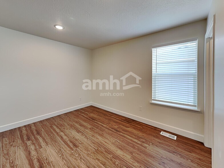 Building Photo - 2349 Frontier St