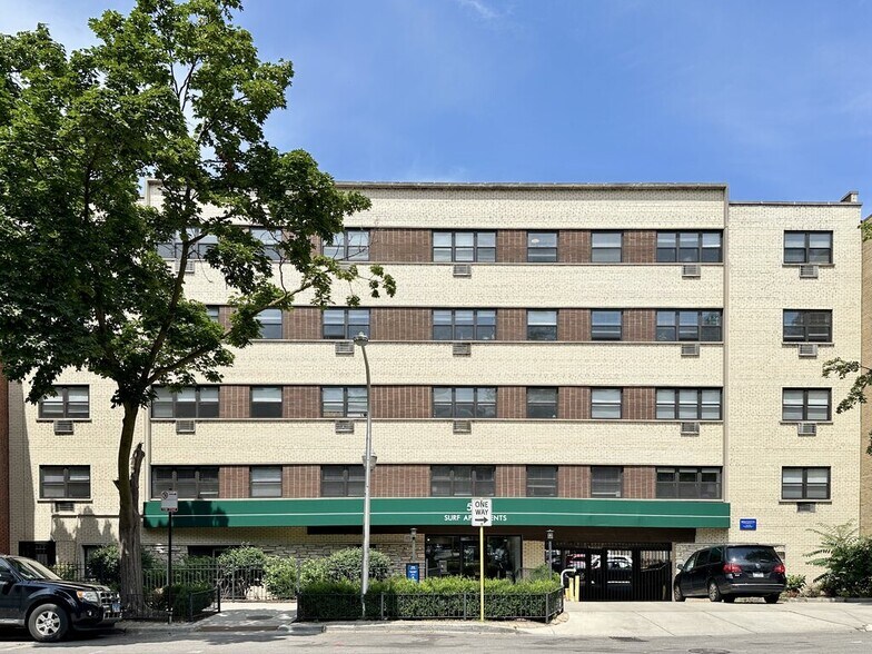 Primary Photo - 533 W Surf St