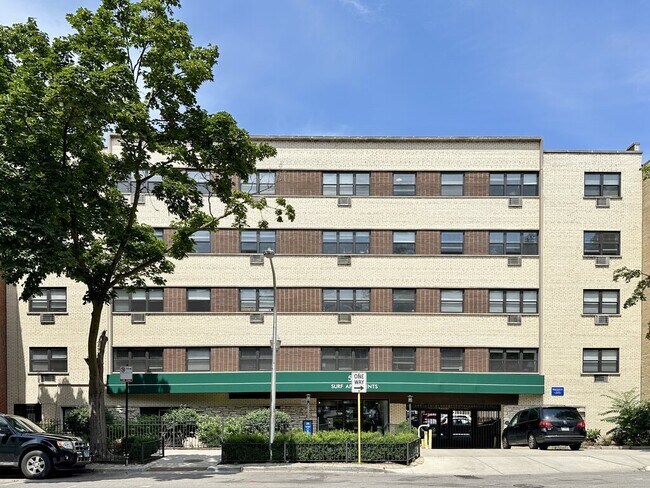 Building Photo - 533 W Surf St